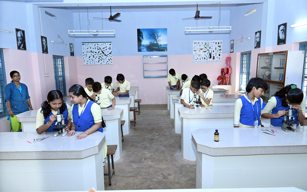 Biology Lab  -  Facilities of Vyasa Vidya Bhavan, a CBSE school in Vyasagiri, Machel, Thiruvananthapuram.