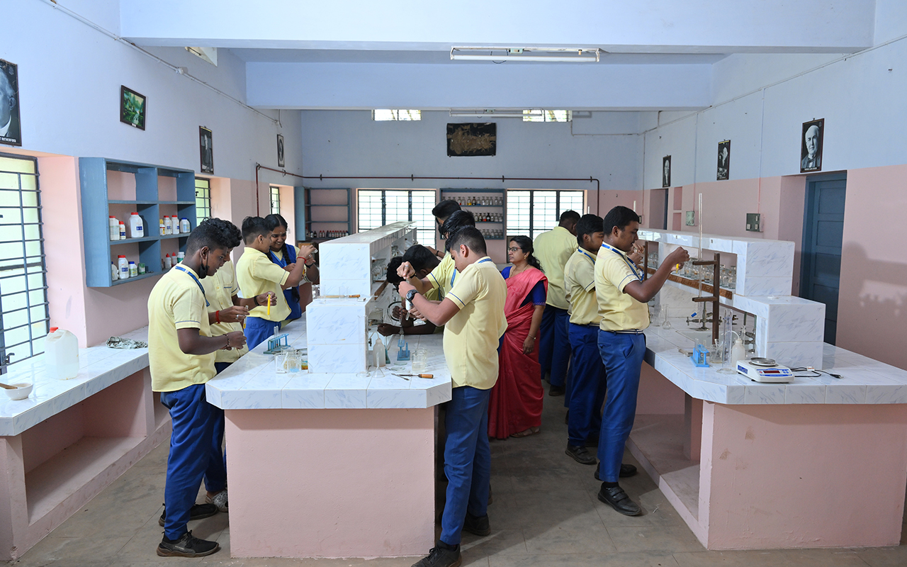Chemistry Lab  -  Facilities of Vyasa Vidya Bhavan, a CBSE school in Vyasagiri, Machel, Thiruvananthapuram.