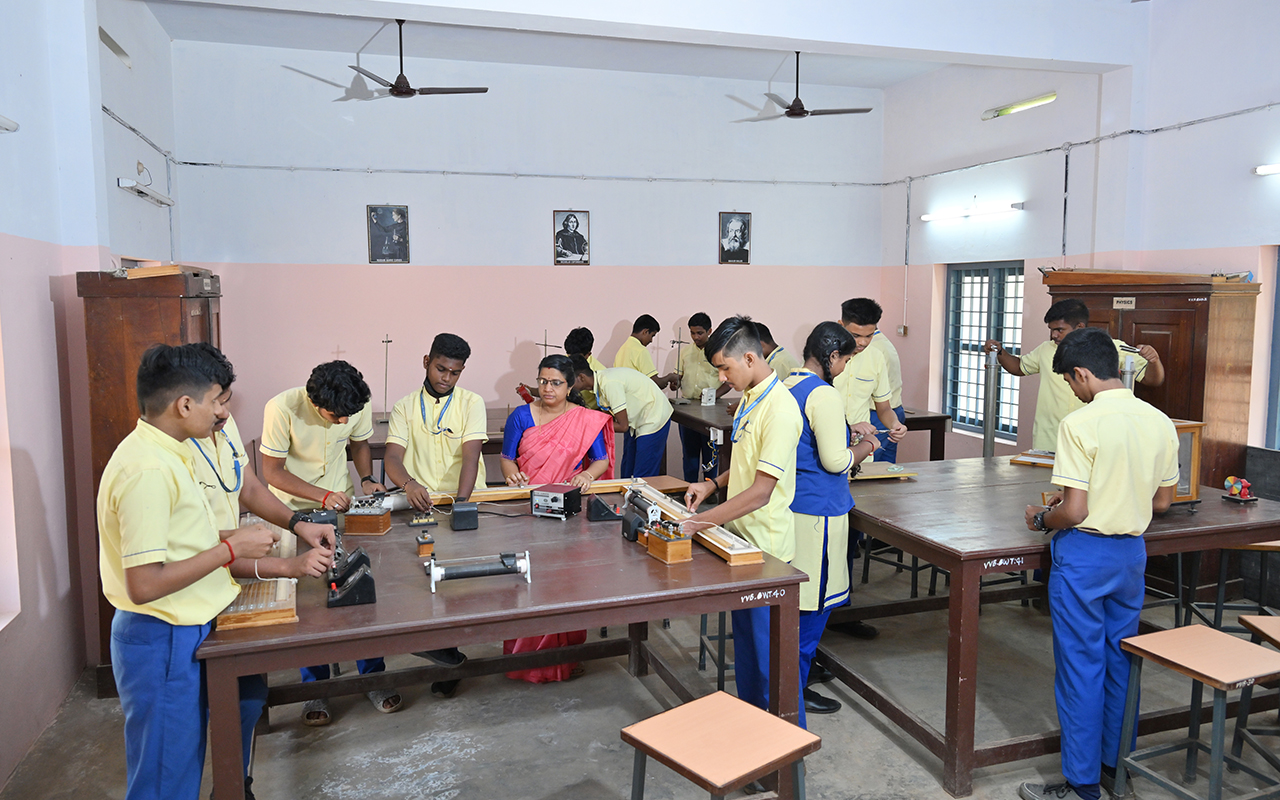 Physics Lab -  Facilities of Vyasa Vidya Bhavan, a CBSE school in Vyasagiri, Machel, Thiruvananthapuram.
